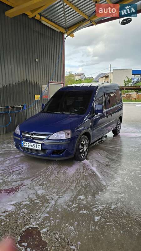 Минивэн Opel Combo 2004 в 