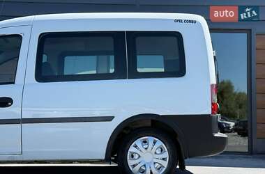 Минивэн Opel Combo 2004 в 