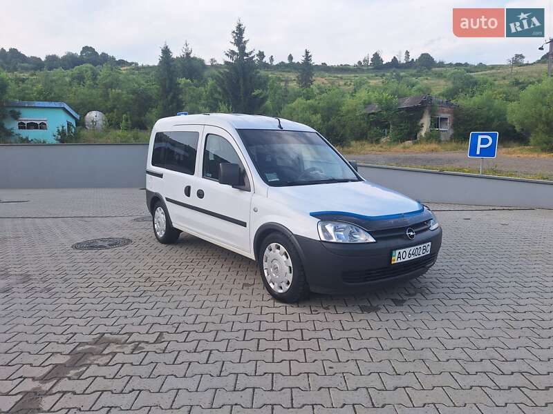 Минивэн Opel Combo 2007 в Воловце