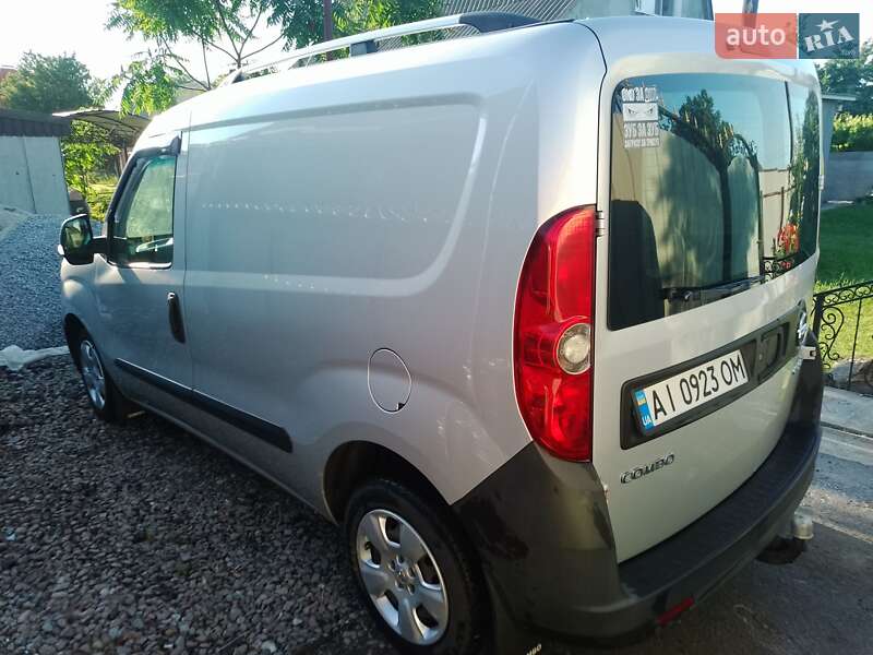 Вантажний фургон Opel Combo 2013 в Борисполі