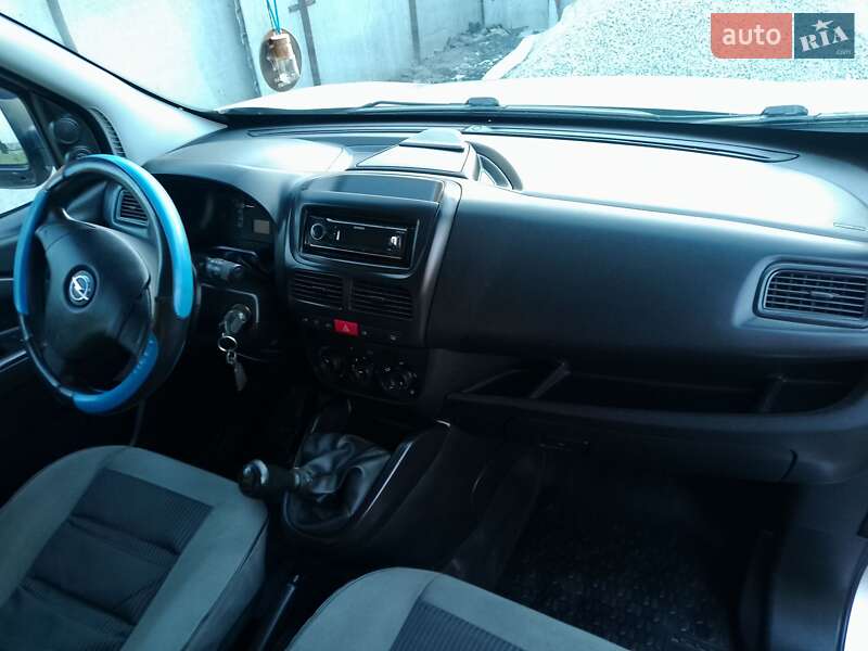 Вантажний фургон Opel Combo 2013 в Борисполі