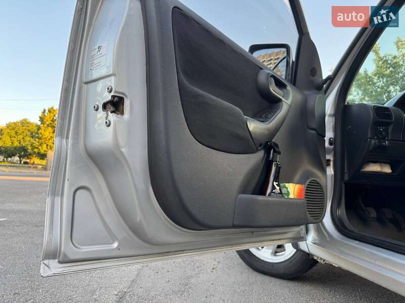 Грузовой фургон Opel Combo 2006 в Николаеве