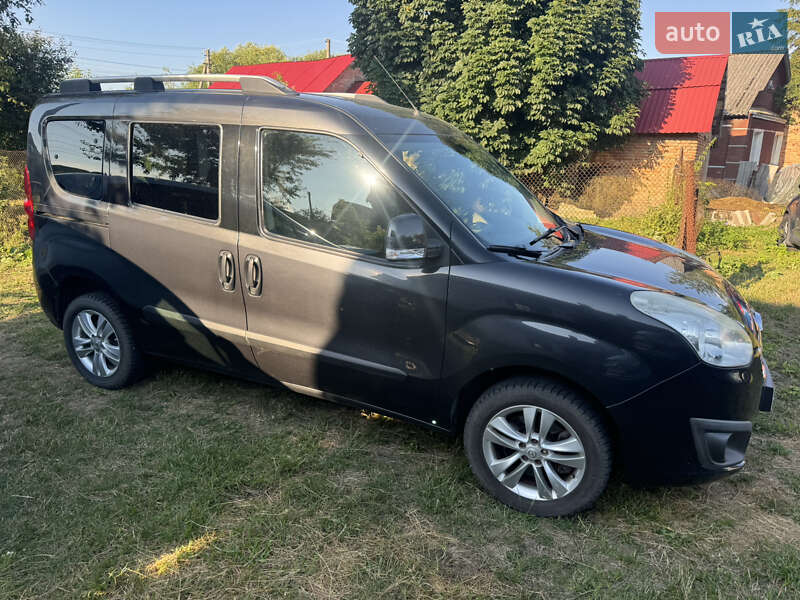 Мінівен Opel Combo 2012 в Рівному