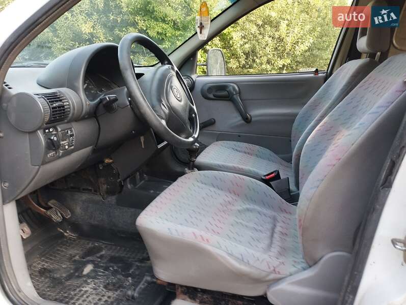 Грузовой фургон Opel Combo 1995 в Дрогобыче