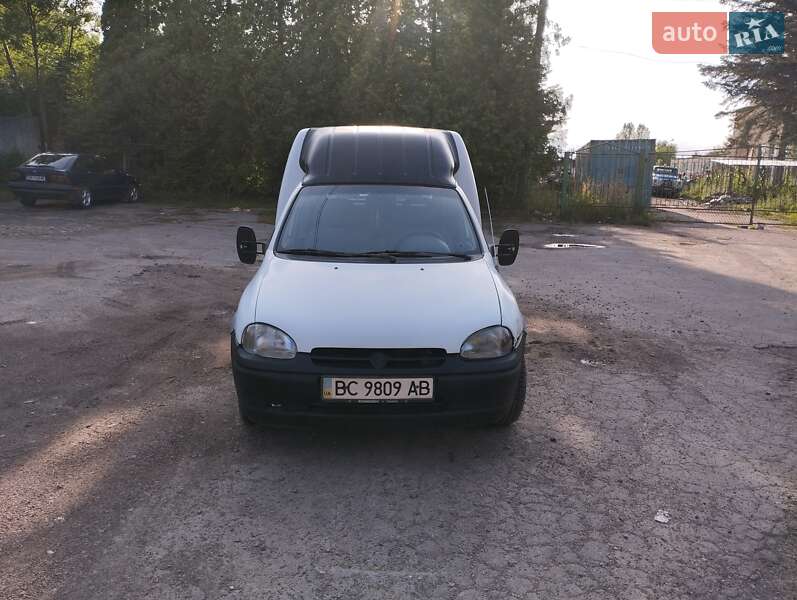 Грузовой фургон Opel Combo 1995 в Дрогобыче