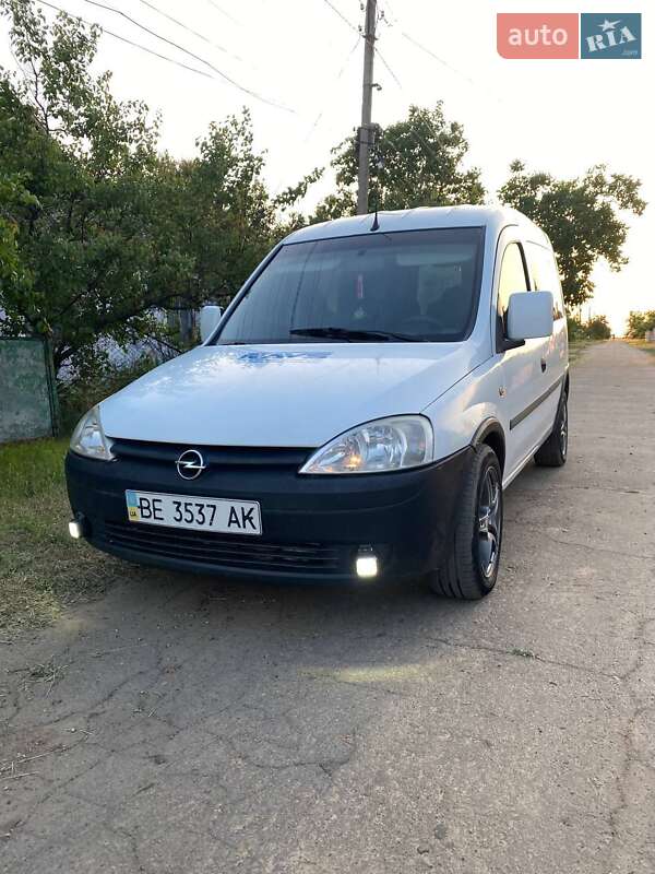 Минивэн Opel Combo 2005 в 