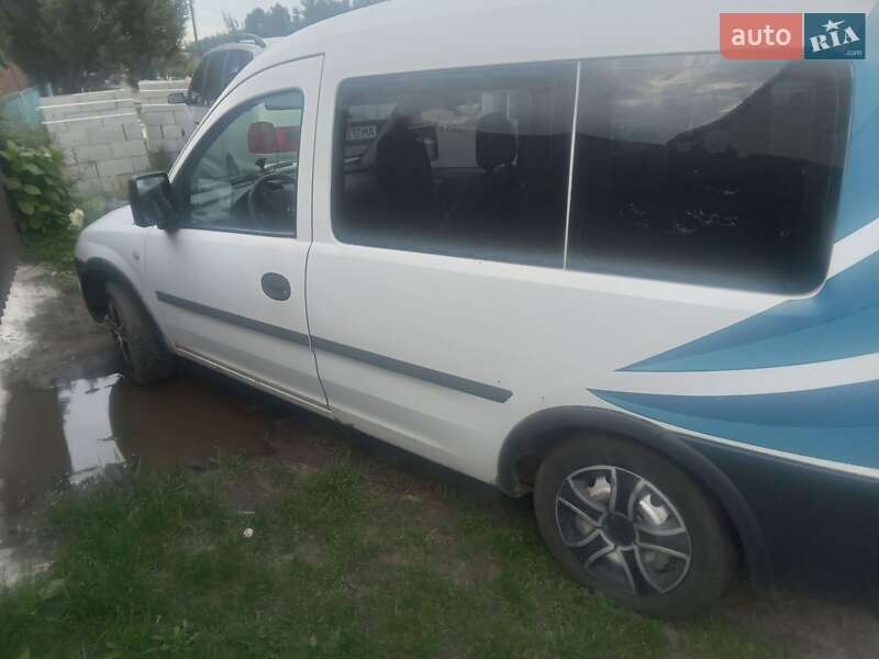 Мінівен Opel Combo 2006 в Ківерцях