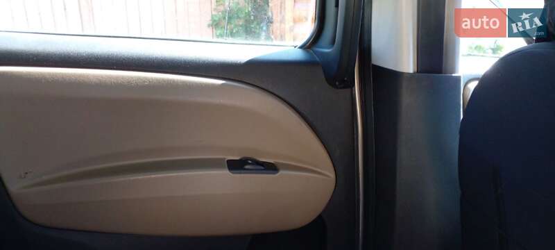 Минивэн Opel Combo 2012 в Косове