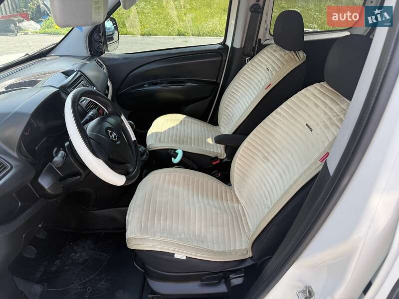 Грузовой фургон Opel Combo 2014 в Черновцах