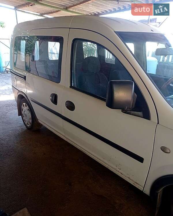 Минивэн Opel Combo 2006 в 