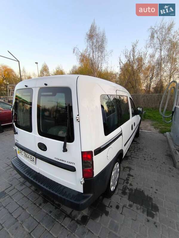Минивэн Opel Combo 2006 в Владимире