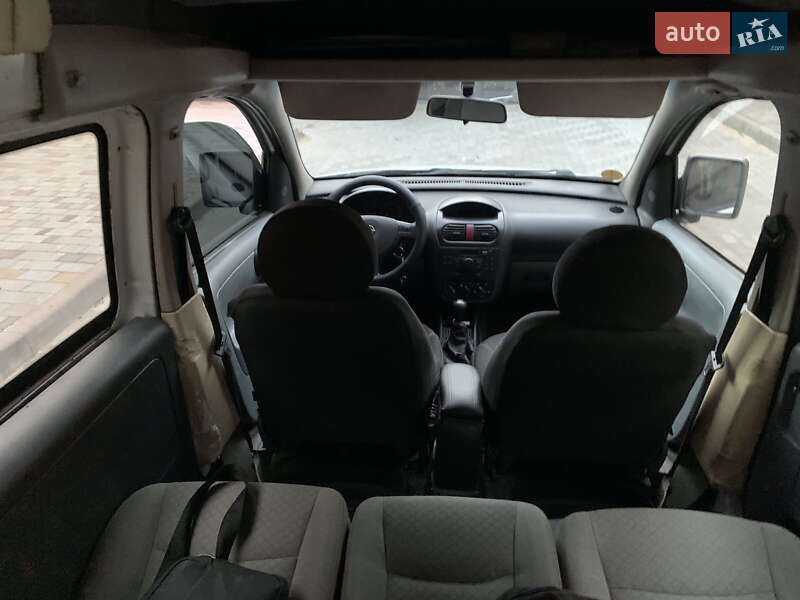 Минивэн Opel Combo 2005 в Луцке