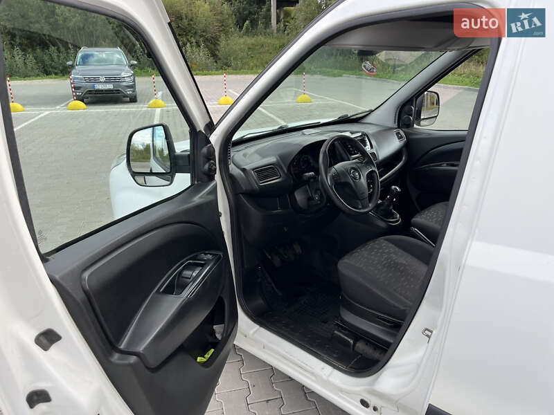 Грузовой фургон Opel Combo 2012 в Коломые