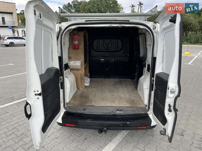 Грузовой фургон Opel Combo 2012 в Коломые