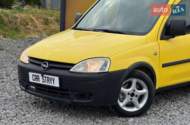 Грузовой фургон Opel Combo 2004 в Стрые