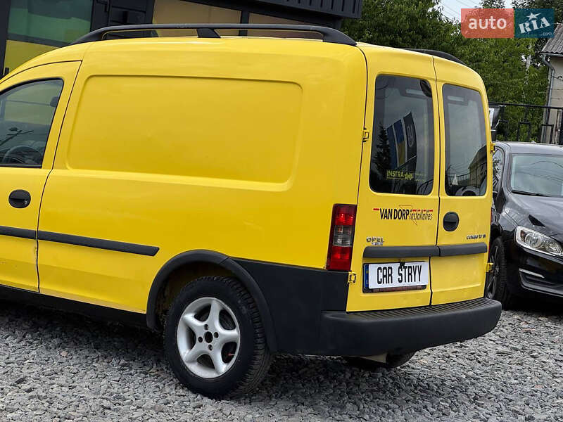 Грузовой фургон Opel Combo 2004 в Стрые