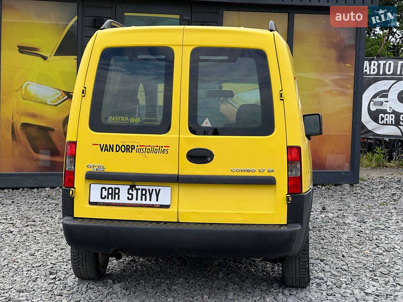 Грузовой фургон Opel Combo 2004 в Стрые
