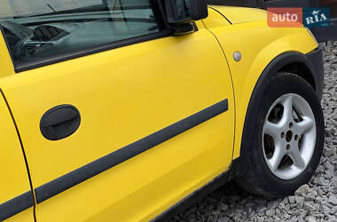 Грузовой фургон Opel Combo 2004 в Стрые