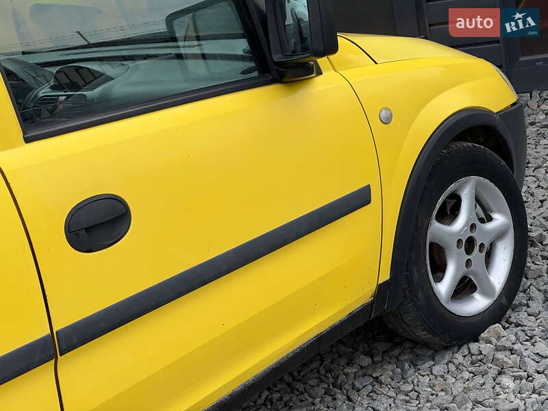 Грузовой фургон Opel Combo 2004 в Стрые