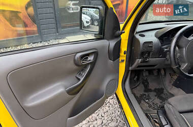 Грузовой фургон Opel Combo 2004 в Стрые