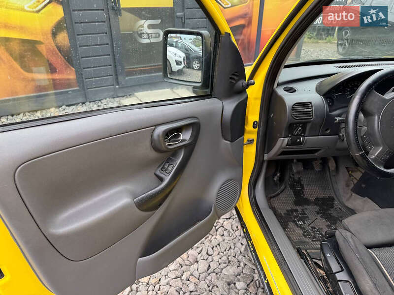 Грузовой фургон Opel Combo 2004 в Стрые