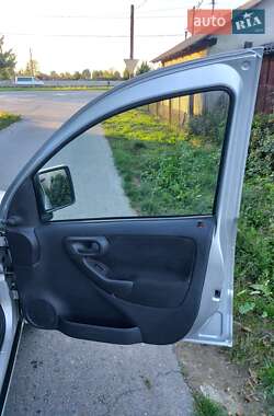 Минивэн Opel Combo 2005 в 