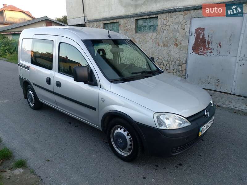 Минивэн Opel Combo 2005 в 