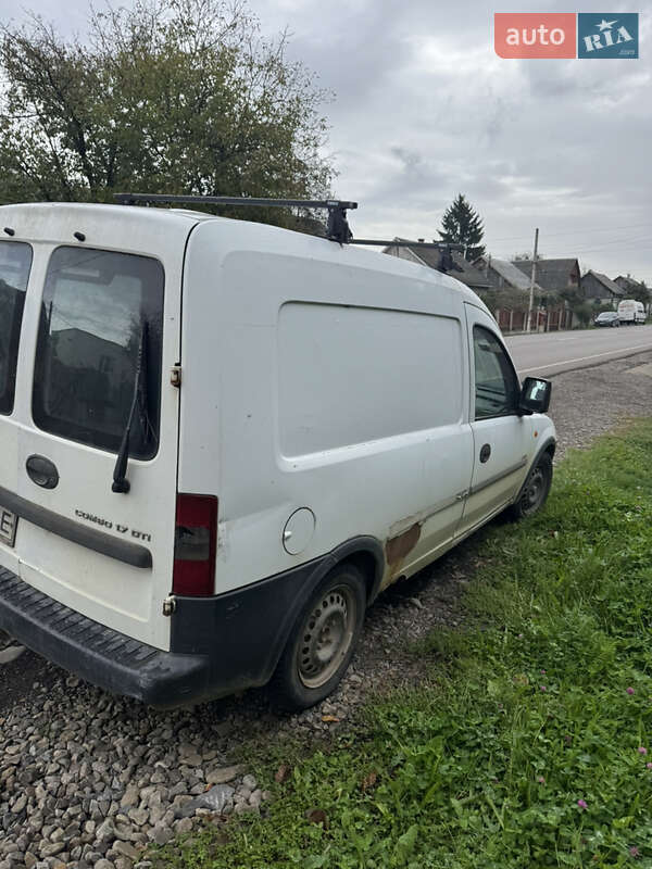 Грузовой фургон Opel Combo 2001 в Буштыне