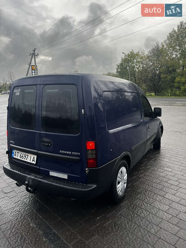 Грузовой фургон Opel Combo 2005 в Ивано-Франковске
