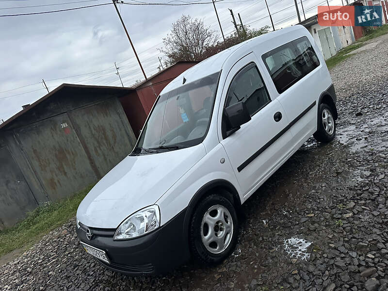 Минивэн Opel Combo 2004 в Стрые