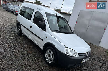 Минивэн Opel Combo 2004 в 