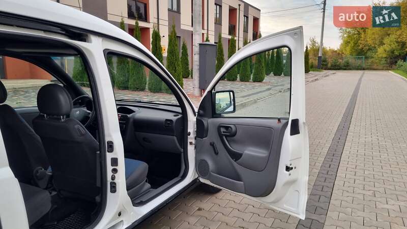 Мінівен Opel Combo 2005 в Луцьку фото 18 Мінівен Opel Combo 2005 в Луцьку
