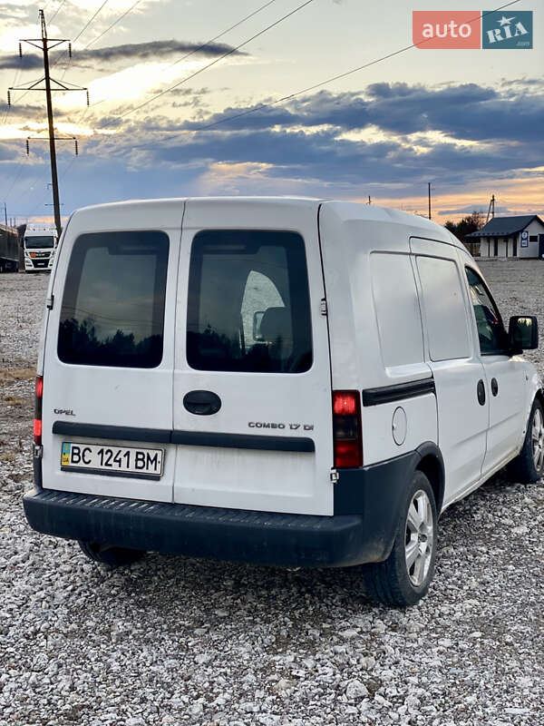 Мінівен Opel Combo 2004 в Новояворівську