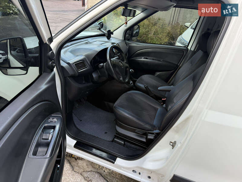 Вантажний фургон Opel Combo 2012 в Києві