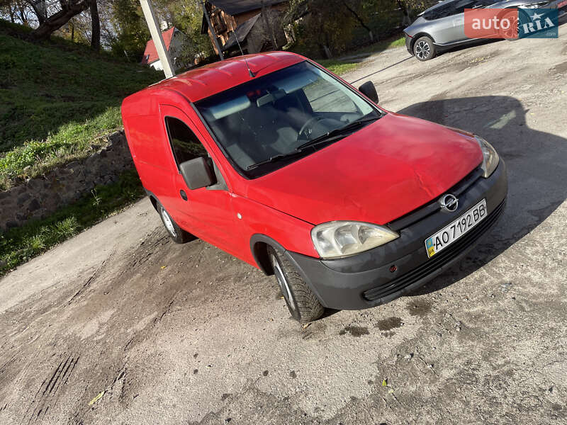 Минивэн Opel Combo 2005 в Остроге