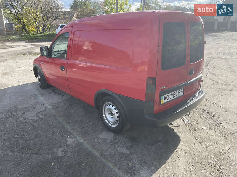 Минивэн Opel Combo 2005 в Остроге