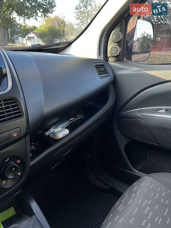 Грузовой фургон Opel Combo 2012 в Борисполе