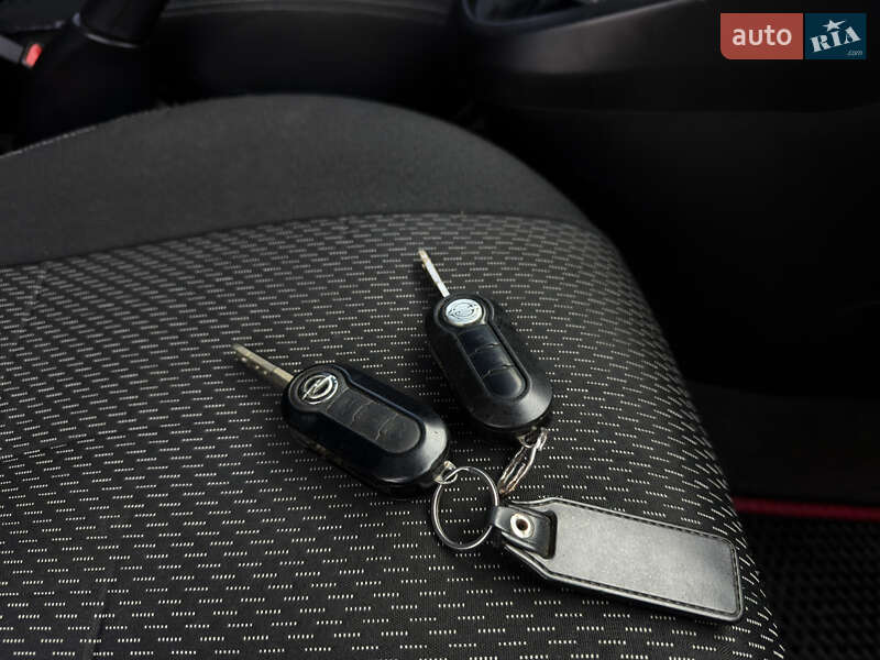 Минивэн Opel Combo 2012 в Мене