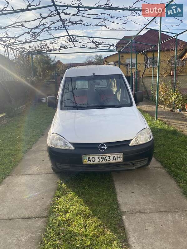 Вантажний фургон Opel Combo 2002 в Іршаві