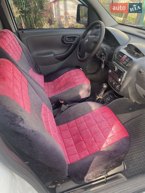 Вантажний фургон Opel Combo 2002 в Іршаві
