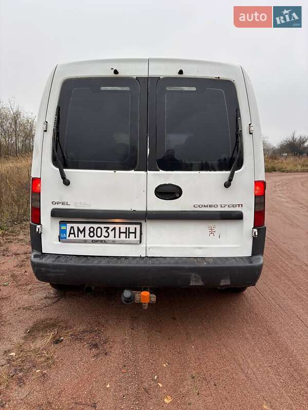 Минивэн Opel Combo 2005 в Коростене