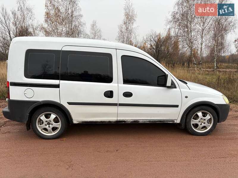 Минивэн Opel Combo 2005 в Коростене