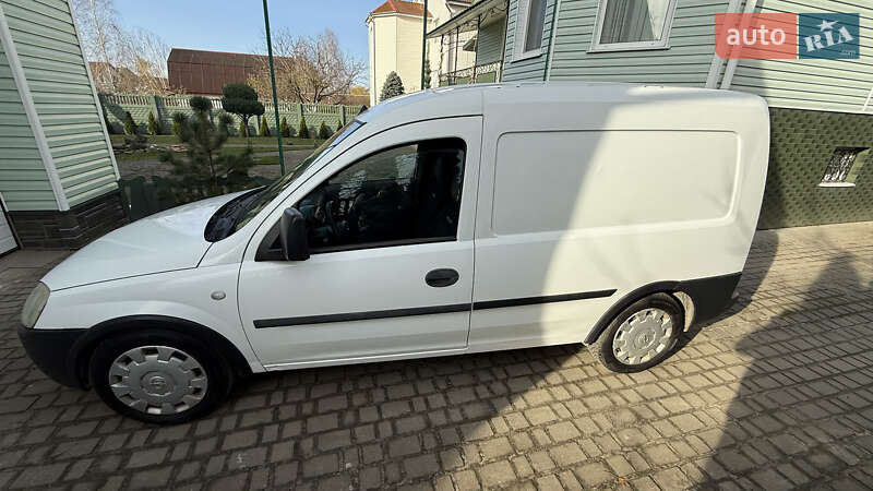 Вантажний фургон Opel Combo 2005 в Костопілі
