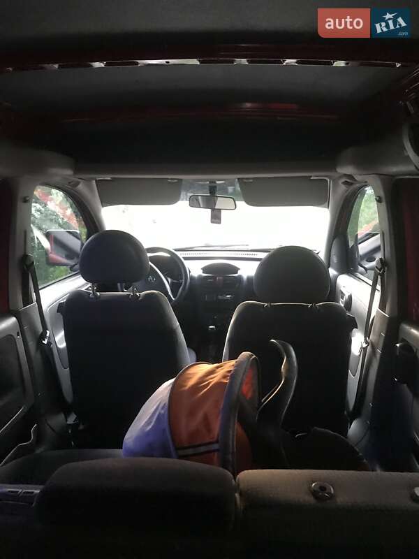 Грузовой фургон Opel Combo 2004 в Кременце