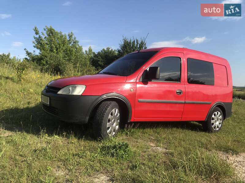 Грузовой фургон Opel Combo 2004 в Кременце