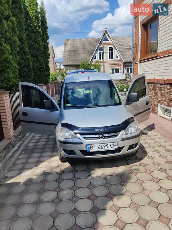 Мінівен Opel Combo 2008 в Гадячі