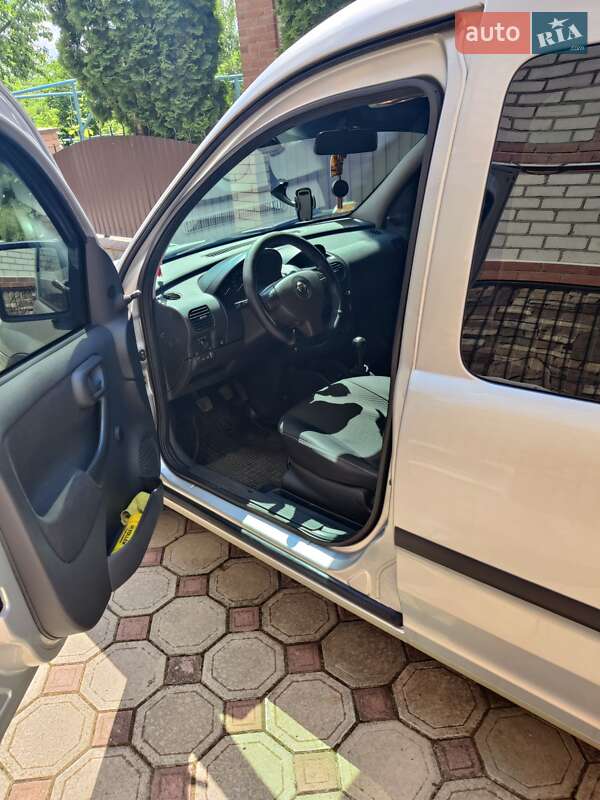 Мінівен Opel Combo 2008 в Гадячі