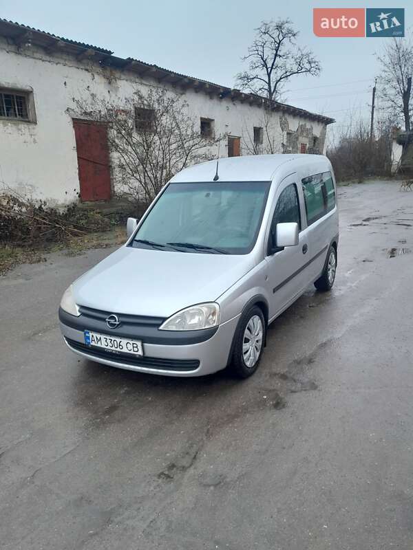 Минивэн Opel Combo 2005 в Казатине