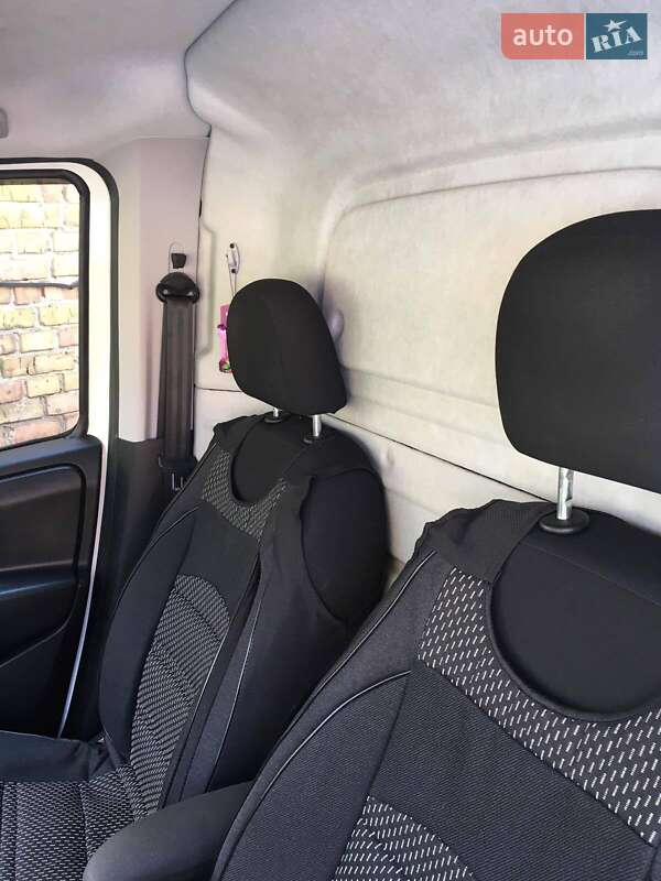 Вантажний фургон Opel Combo 2018 в Києві