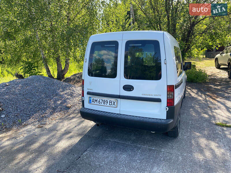 Минивэн Opel Combo 2009 в Звягеле
